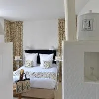 Logis Hôtels Restaurant Les 3 Rois, מלון באיסודן