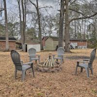 Dog-Friendly House with Yard Near Boat Launch!, Craven County Regional-flugvöllur - EWN, New Bern, hótel í nágrenninu