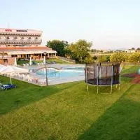 Vosporos Hotel、コモティニのホテル