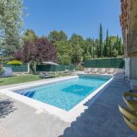 Superb house with pool near the Luberon