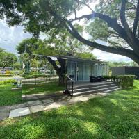 Shipping Container Hotel At One-north, hotel di Queenstown, Singapore