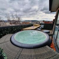 Central Penthouse with Hot Tub & Views 24