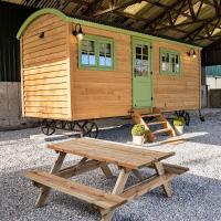 Finest Retreats - The Shepherd's Hut at Northcombe Farm