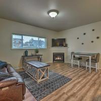 Central Apt Private Fireplace and Patio Access, hotel near Anacortes Airport - OTS, Anacortes