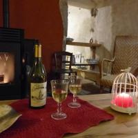 Gite du Chatblanc chaleureux et naturel -Terrain calme, hotel in Châtelblanc