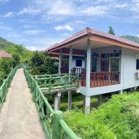 Khao Sok Jungle Huts Resort, hotel en Khao Sok
