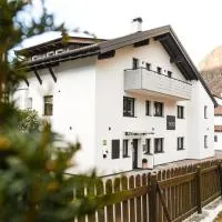 byRosi Apartments, hotel a Parcines