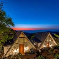 SaffronStays Hillside Harriers - 4 A-frame cottages near Tiger Point Lonavala with balconies and bathtubs, hotel a Lonavala