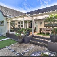 Cosy holiday home with fire pit, hotel in Onrus, Hermanus