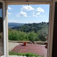 Amoureux du calme et de la nature، فندق في Tanneron