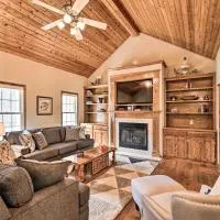 Pet-Friendly Abingdon Abode w/ Yard & Grill!, hotel u gradu Abingdon