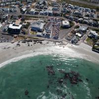 Small Bay Guest House, hotel in Blouberg Beach , Bloubergstrand