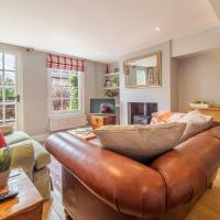 Adorable cottage with a log burner in heavenly village - Constable Lodge, hotel in Nayland