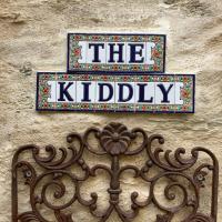 The Kiddly - central, old town, lively, dog friendly, parking.