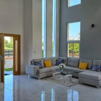 5 Star Villa minutes from Airport and Beaches