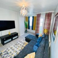 Viesnīca Bright, Spacious, modern Interior Decor 2 bedrooms Apartment with amazing views rajonā Pekama, Londonā