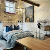 Gardener's Cwtch, Llwynhelig Manor, хотел в Ландейло
