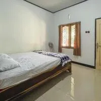 Ekas Beach Guesthouse Mitra RedDoorz, hotel sa Ekas