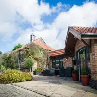 the hammer and pincers, hotel sa Loughborough