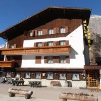 Albergo Malga Ciapela, hotelli kohteessa Rocca Pietore