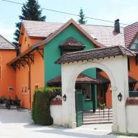 l'Auberge des Gourmets Hôtel Restaurant, hotel u gradu 'Le Vaudioux'