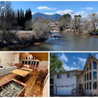 Stunning 3,400 sq ft Lake House w Boat Dock, Sauna, Steam Shower, and More, hotel i Clearlake Oaks