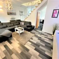 LUXUS Wohnung auf 2 Etagen 3BR! +NETFLIX +HIGH-END Ausstattung, ξενοδοχείο σε Ližnjan