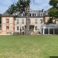 Gîtes grands groupes - Château des Forges Gouville, hotel in Gouville-sur-Mer