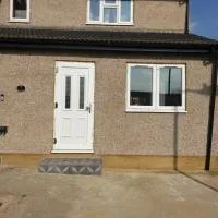 Two beautiful double bedroom Tulip apartment, hotelli kohteessa Dagenham