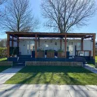 Cheerful and relaxing chalet Viena(Park deHorn824), ξενοδοχείο σε Dirkshorn