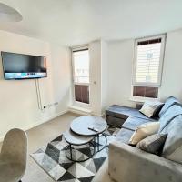 2 Bedroom, 2 Bathroom Modern Apartment close to Ocean Village, Free parking, Single or Double beds