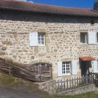 Authentique Maison de campagne De la rivière, hotel in Saint-André-de-Chalencon
