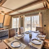 Sunny Family Cabin in Hoosier National Forest, hotel in Mitchell