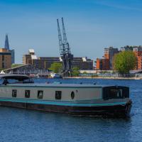 Stylish 2-bed houseboat moored at Limehouse Marina, in East London