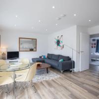 EasyStays - Modern Apartments in Windsor with Parking