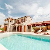 Villa Begonia mit privatem Saltwater Pool, хотел в Вишнян