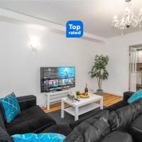 HAUS Large 6 Bedroom Townhouse, Off street Parking x 3 , Super Fast WIFI, Sleeps 13! TOP RATED