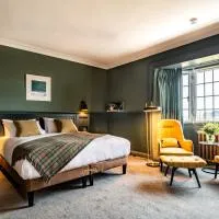 Royal Marine Hotel, by Highland Coast Hotels، فندق في برورا