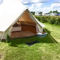 Flamborough Glamping Bell Tents、フランボローのホテル