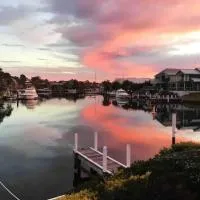 The View - Captains Cove Waterfront Resort، فندق في باينسفيل