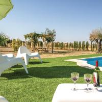 Beautiful home in Villanueva del Duque with 4 Bedrooms, WiFi and Outdoor swimming pool