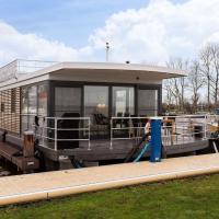 luxury houseboat with roof terrace and stunning views over the Sneekermeer