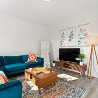 Orange Oasis in the Heart of East Rock with FREE parking near DT and Yale, hotel v destinácii New Haven