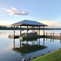 Chickamauga River Refuge- River access and Dock!