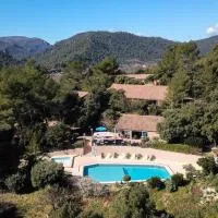 Les Arbousiers Village Hôtel Provençal, hotel a La Roquebrussanne