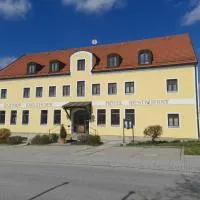 Hotel-Restaurant Kreuzhuber, ξενοδοχείο σε Neuburg am Inn