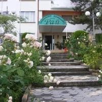 Paradise Hotel, hotel din Madzharovo