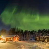Old Pine Husky Lodge, hotel u gradu Sompujarvi