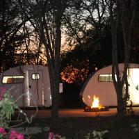 Biwak Nogueras Outdoor Experience, hotel en Comala