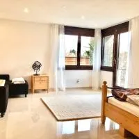 Big Apartment with garden Rapperswil-Jona, hotel v destinácii Jona